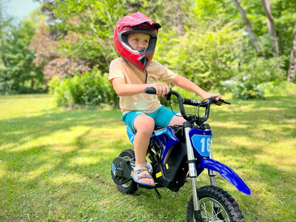 Moto électrique enfant 2026 : sécurité, autonomie et comparatif